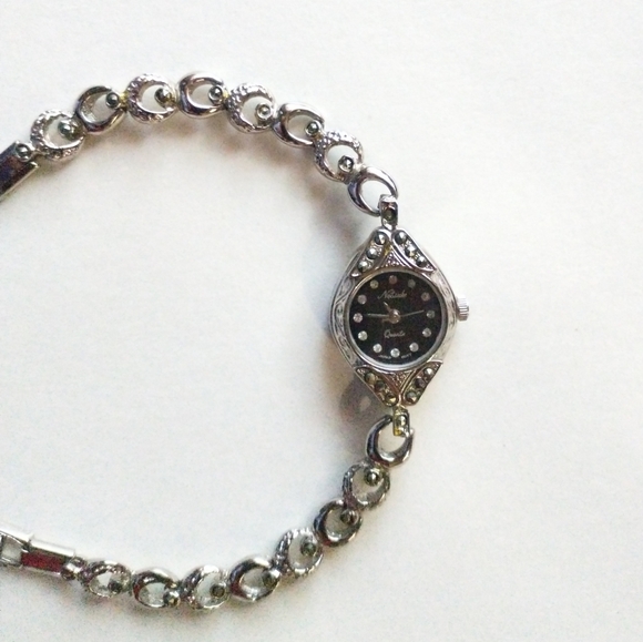 Vintage Netsuke Women WristWatch Marcasite Quartz Bracelet 7" - Picture 6 of 7